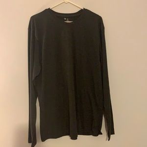 Gap crew neck t shirt.